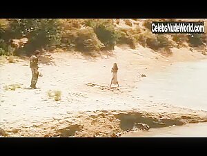 Laura Gemser Outdoor , boobs in La belva dalla calda pelle (1982) 7