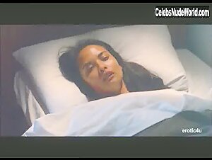 Laura Gemser in Violenza in un carcere femminile (1982) 3