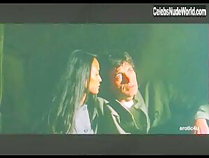 Laura Gemser Kissing , Brunette in Violenza in un carcere femminile (1982) 1