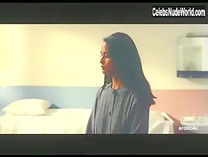 Laura Gemser Gets Undressed , Brunette in Violenza in un carcere femminile (1982) 4