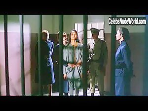 Laura Gemser Nipple , boobs in Violenza in un carcere femminile (1982) 3