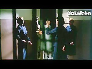 Laura Gemser Nipple , boobs in Violenza in un carcere femminile (1982) 5