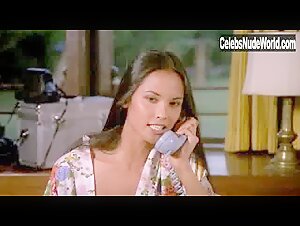 Laura Gemser Hairy Pussy , boobs in Emanuelle - Perche violenza alle donne (1977) 18