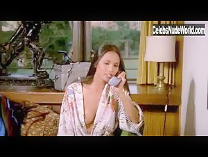 Laura Gemser Hairy Pussy , boobs in Emanuelle - Perche violenza alle donne (1977) 20