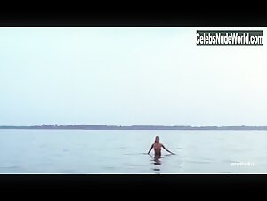 Laura Gemser in Emanuelle e gli ultimi cannibali (1977) 4