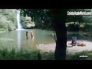 Laura Gemser Nipple , boobs in Emanuelle e gli ultimi cannibali (1977) 3
