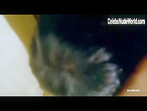 Laura Gemser Hot  , Brunette in Emanuelle e gli ultimi cannibali (1977) 4