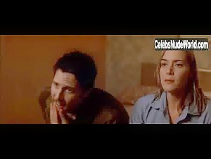 Laura Linney boobs , Horror in Life of David Gale (2003) 2