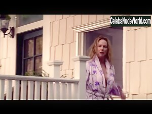 Laura Linney in The Big C. (series) (2010) 9