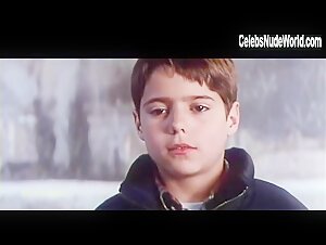 Laura Mana in La teta y la luna (1994) 11
