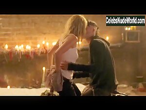 Laura Ramsey in 1 Out of 7 (2011) 2