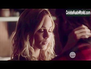 Laura Vandervoort Kissing , Couple in Bitten (series) (2014)