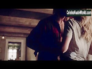 Laura Vandervoort Kissing , Couple in Bitten (series) (2014) 9