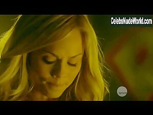 Laura Vandervoort Blonde , Sensual in Bitten (series) (2014) 17