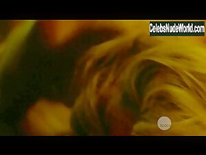 Laura Vandervoort Kissing , Butt in Bitten (series) (2014) 18