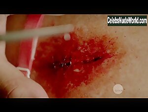 Laura Vandervoort Kissing , Butt in Bitten (series) (2014) 2