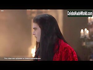 Laure Marsac in Interview with the Vampire: The Vampire Chronicles (1994) 10