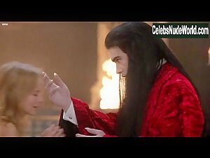 Laure Marsac in Interview with the Vampire: The Vampire Chronicles (1994) 11