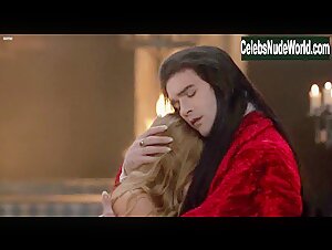 Laure Marsac in Interview with the Vampire: The Vampire Chronicles (1994) 12