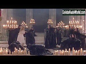 Laure Marsac in Interview with the Vampire: The Vampire Chronicles (1994) 2