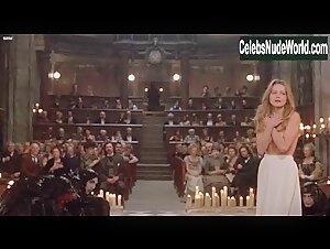 Laure Marsac in Interview with the Vampire: The Vampire Chronicles (1994) 9