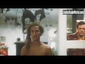 Lauren Hutton in Permette, Rocco Papaleo (1971) 15