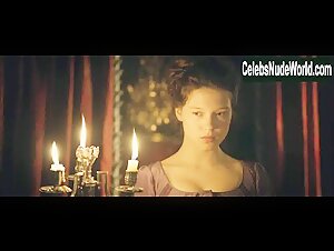 Lea Seydoux Costume, Hairy Pussy in Les adieux a la reine (2012) 6