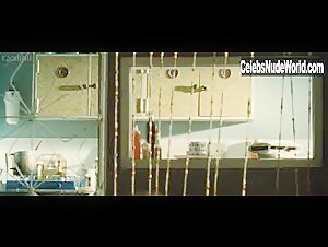 Leandra Leal in O Lobo atras da Porta (2013) 17