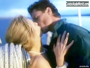 Lee Anne Beaman Kissing , Couple in Tainted Love (1995) 7