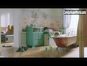 Leelee Sobieski Bathtub , Butt in In a Dark Place (2006) 1