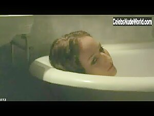 Leelee Sobieski Bathtub , Wet in In a Dark Place (2006) 9
