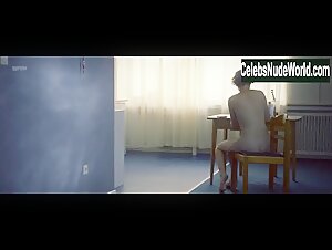 Lena Lauzemis in Das Zimmermadchen Lynn (2014) 14