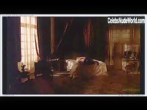 Lena Olin in Night and the Moment (1995) 18