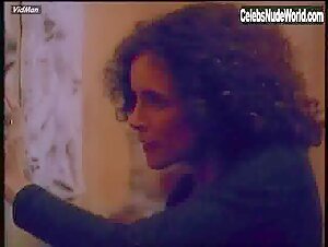 Leslie Hope boobs , Brunette in Paris, France (1993) 18