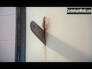 Leticia Marfil in Mil gritos tiene la noche (1982) 15