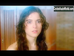 Leticia Marfil in Mil gritos tiene la noche (1982) 9