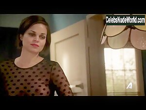 Lina Esco in Kingdom (series) (2014) 12