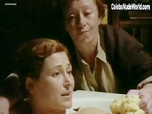 Linda Cropper in Bordertown (series) (1995) 17