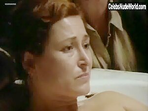 Linda Cropper in Bordertown (series) (1995) 19