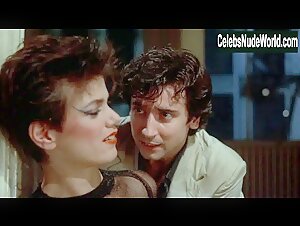 Linda Fiorentino Explicit , Brunette in After Hours (1985) 14