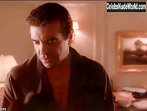 Linda Fiorentino Brunette , Lingerie in Jade (1995) 2