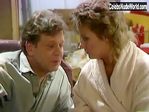 Linda Kruger in Losa forbindelser (series) (1985) 18