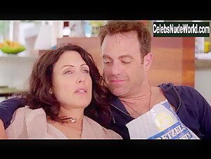 Lisa Edelstein in Girlfriends' Guide to Divorce (series) (2014) 19