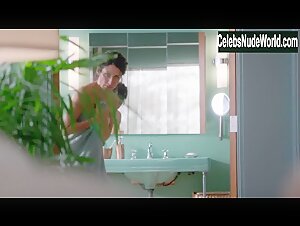 Lisa Edelstein Bathroom , Butt in Girlfriends' Guide to Divorce (series) (2014) 10