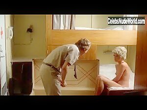 Lisbeth Olsen in Somaend pa sengekanten (1976) 9