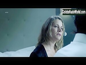 Lisi Linder in La victima numero 8 (series) (2018) 12