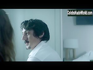 Lisi Linder in La victima numero 8 (series) (2018) 13