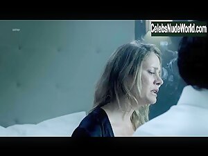 Lisi Linder in La victima numero 8 (series) (2018) 19