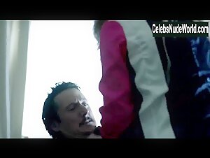 Lisi Linder Kissing , Butt in La victima numero 8 (series) (2018) 6