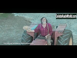 Liz Solari in Sei mai stata sulla luna (2015) 10